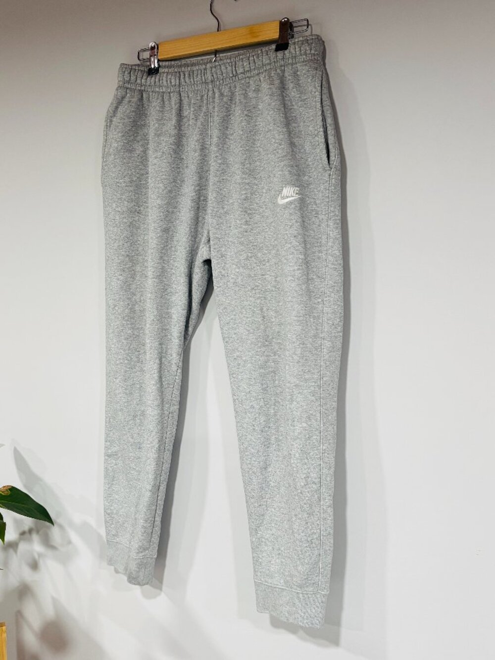 Nike Super Comfy Size Medium Jogger Pants
